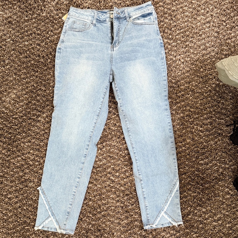 Chic Light Blue Ankle Jeans